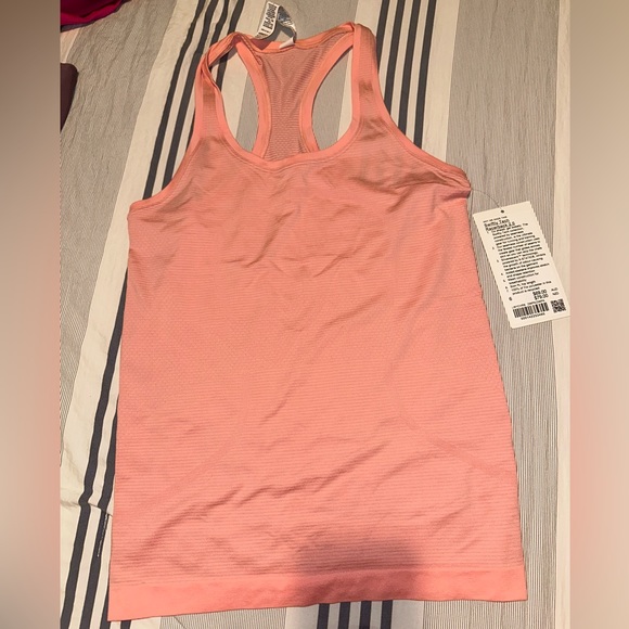 Lululemon Swiftly Tech Racerback 2.0 - Picture 2 of 5